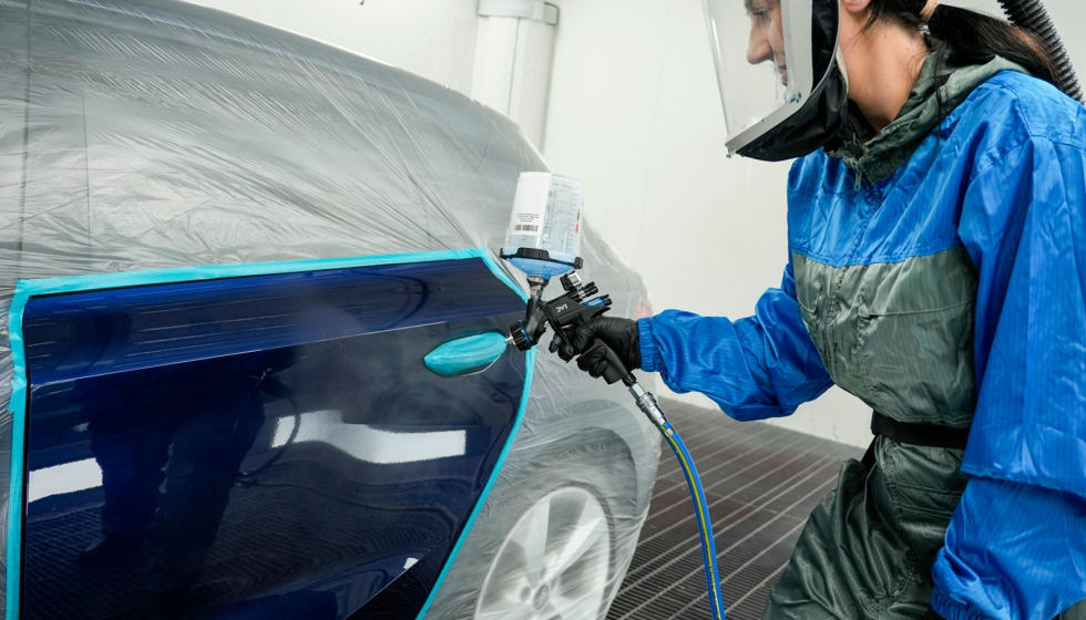 Proceso de aplicaci�n de pintura en un taller de repintado de automoci�n