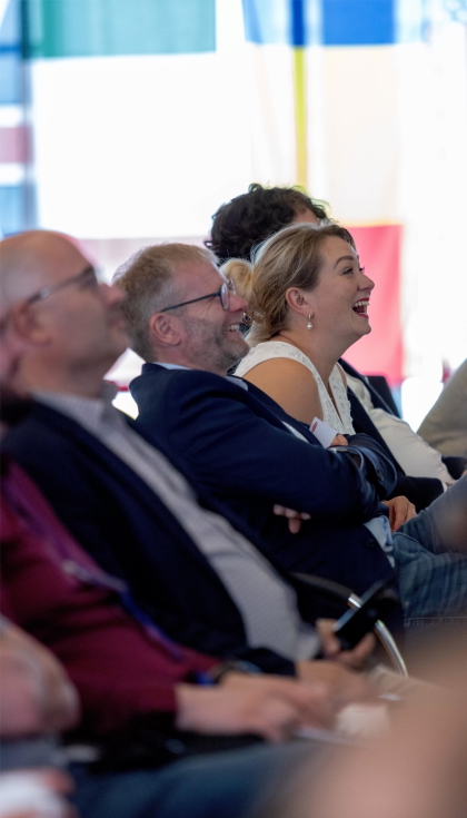 Un total de 70 participantes de 10 pa�ses acudieron a la conferencia internacional del autom�vil celebrada en Sattledt...