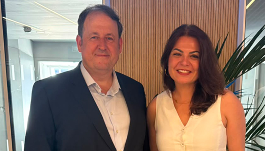 El presidente del Cl�ster de Movilidad y Log�stica de Euskadi, Eduardo Lasa, y la vicepresidenta de WITAM, Noem� Vaquero...