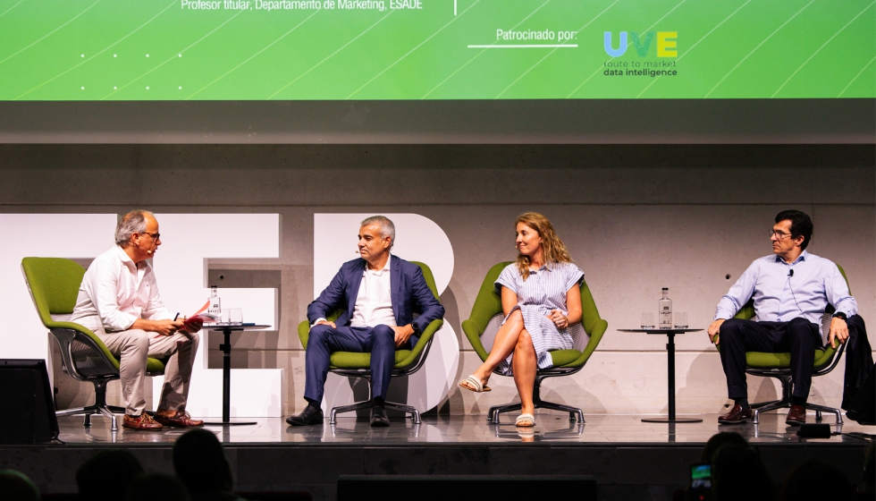 Mesa redonda. De izq. a dcha...