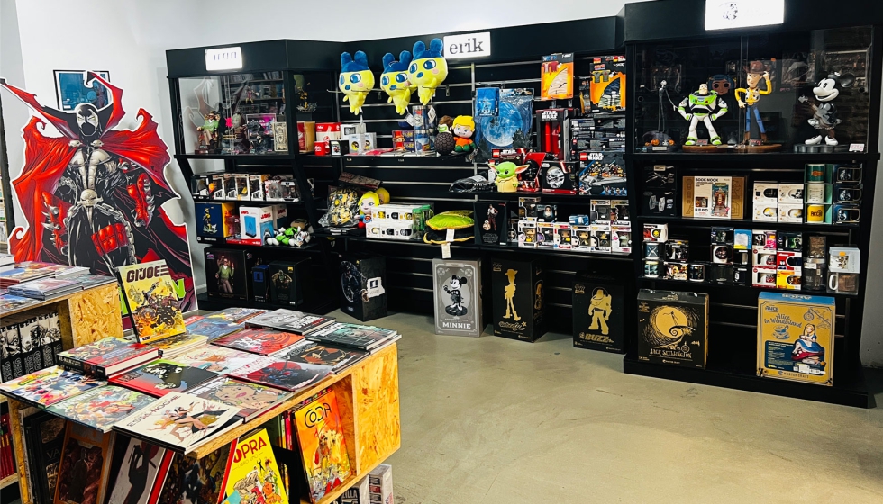 La oferta de c�mics se complementa con una amplia oferta de productos licenciados y merchandising