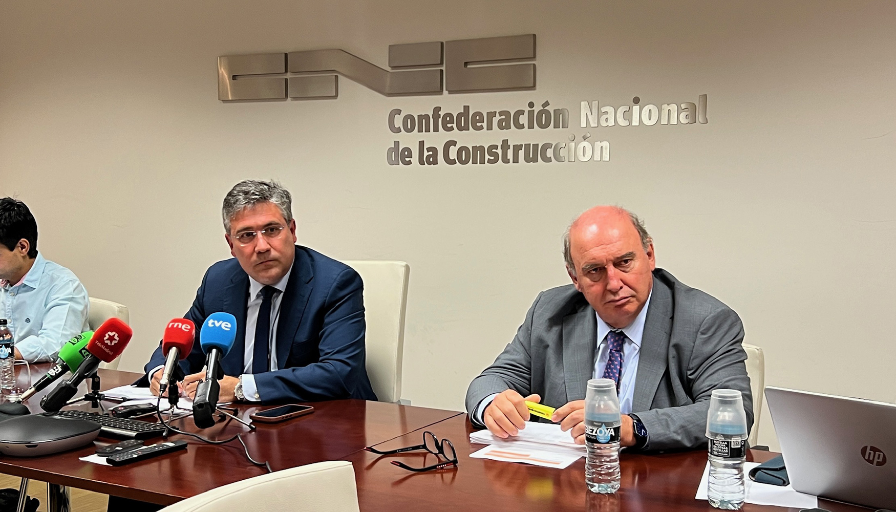 De izquierda a derecha: Pedro Fern�ndez, presidente de CNC, y Mariano Sanz, secretario general de CNC