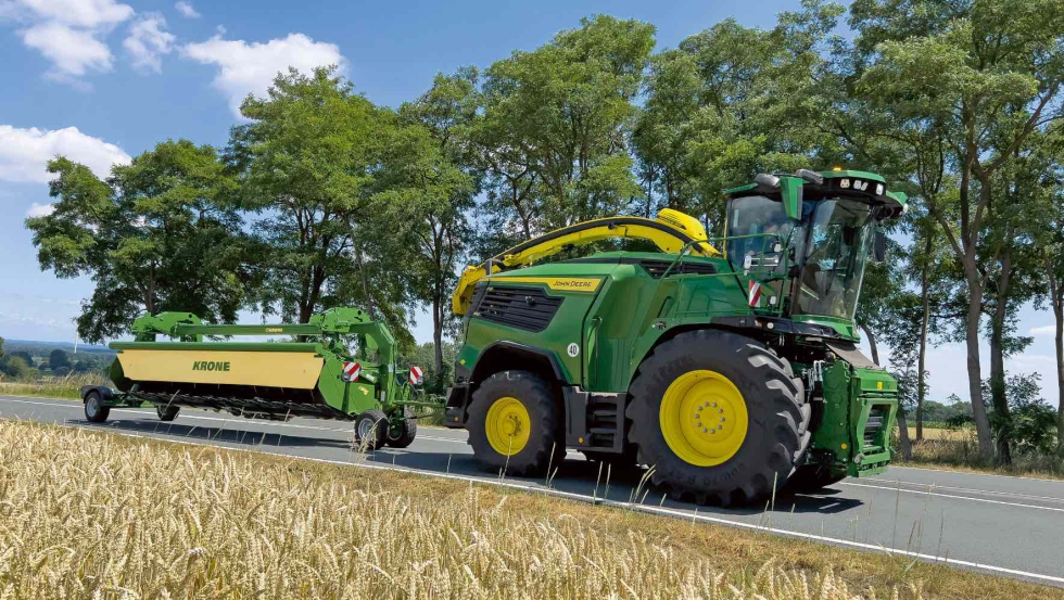 Krone ha desarrollado un nuevo carro de transporte espec�fico para el XDisc 710 con homologaci�n europea para circular a 40 km/h...