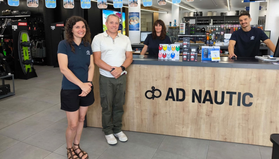 El equipo de AD Nautic Empuriabrava, con Hubert Lascaux al frente