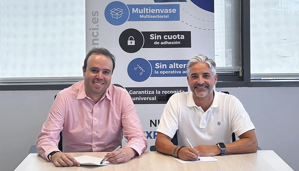 Representantes de ADINE y GENCI durante la firma del convenio de colaboraci�n para apoyar a las empresas del sector del neum�tico en la aplicaci�n de...