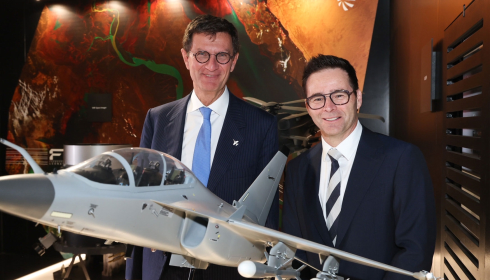 Stefano Bortoli, director general de Leonardo Aeronautics, y Pascal Grenier, presidente de CAE Defence & Security, el d�a del acuerdo...
