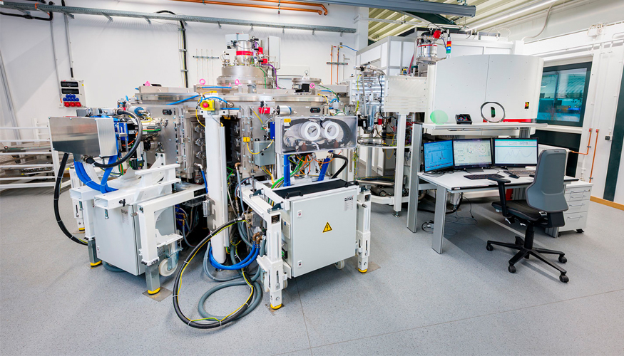 La �ltima generaci�n del sistema de producci�n EOSS est� dise�ada para el recubrimiento a doble cara. Foto: Fraunhofer IST / Daniel B�hme...