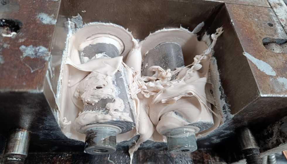 Proceso de extracci�n y mezcla de celulosa y PLA