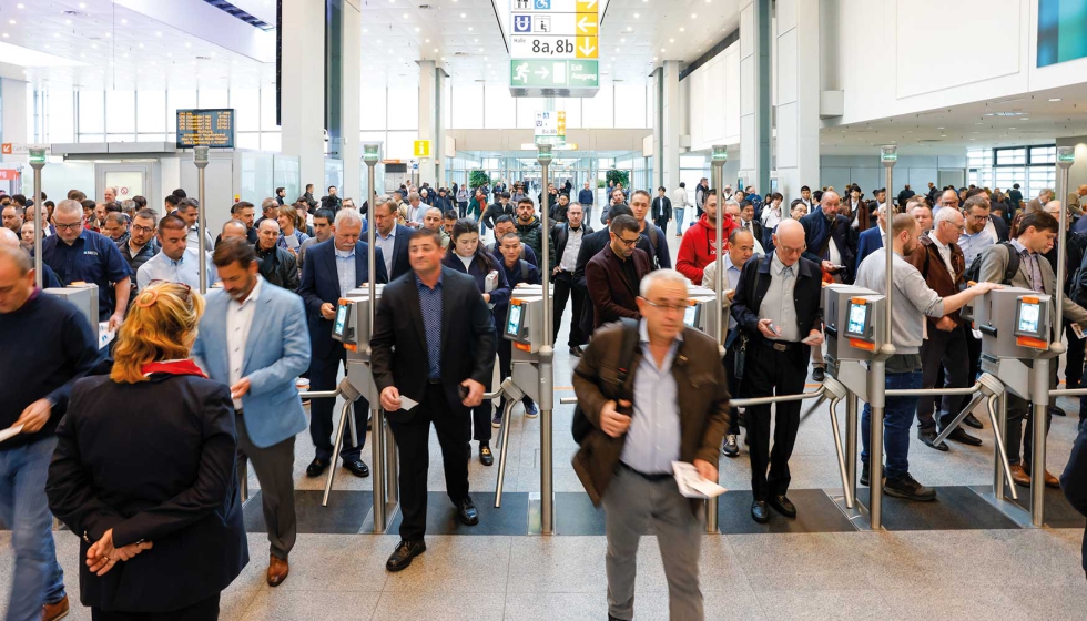 Se prev� una nutrida afluencia de visitantes internacionales en la pr�xima edici�n de Glasstec 2026. Foto: Messe D�sseldorf / ctillmann...