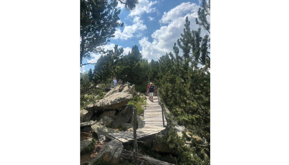 Sentier de l'Horizon en Les Angles, un espacio ideal para caminar y disfrutar de vistas impresionantes