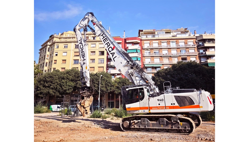 La primera Liebherr R 940 Demolition de Espa�a se destinar� a �trabajos de demolici�n selectiva de estructuras industriales y edificios de media...
