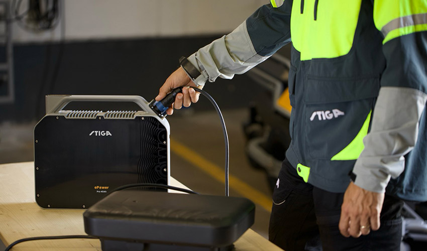 Las bater�as Stiga ePower de 20 V permiten utilizar una �nica bater�a en diferentes equipos, simplificando el mantenimiento del jard�n...