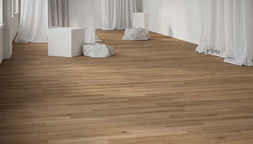 Royal HQ apuesta por un formato de lama estrecho y microbiselado, inspirado en los pavimentos de madera tradicionales...