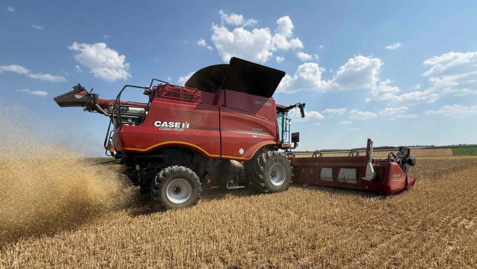 La Serie 160 est� formada por los modelos 7160 y 6160, que se diferencian en la potencia del motor FPT (460 y 400 CV...
