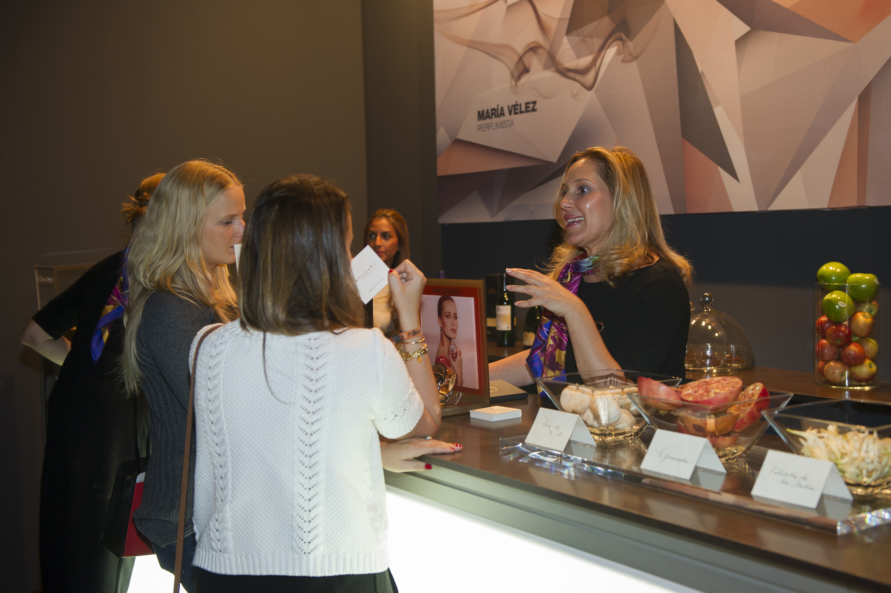 Bar de Catadeperfumes. En colaboraci�n con Vinhoy y Perfumes Bvlgari