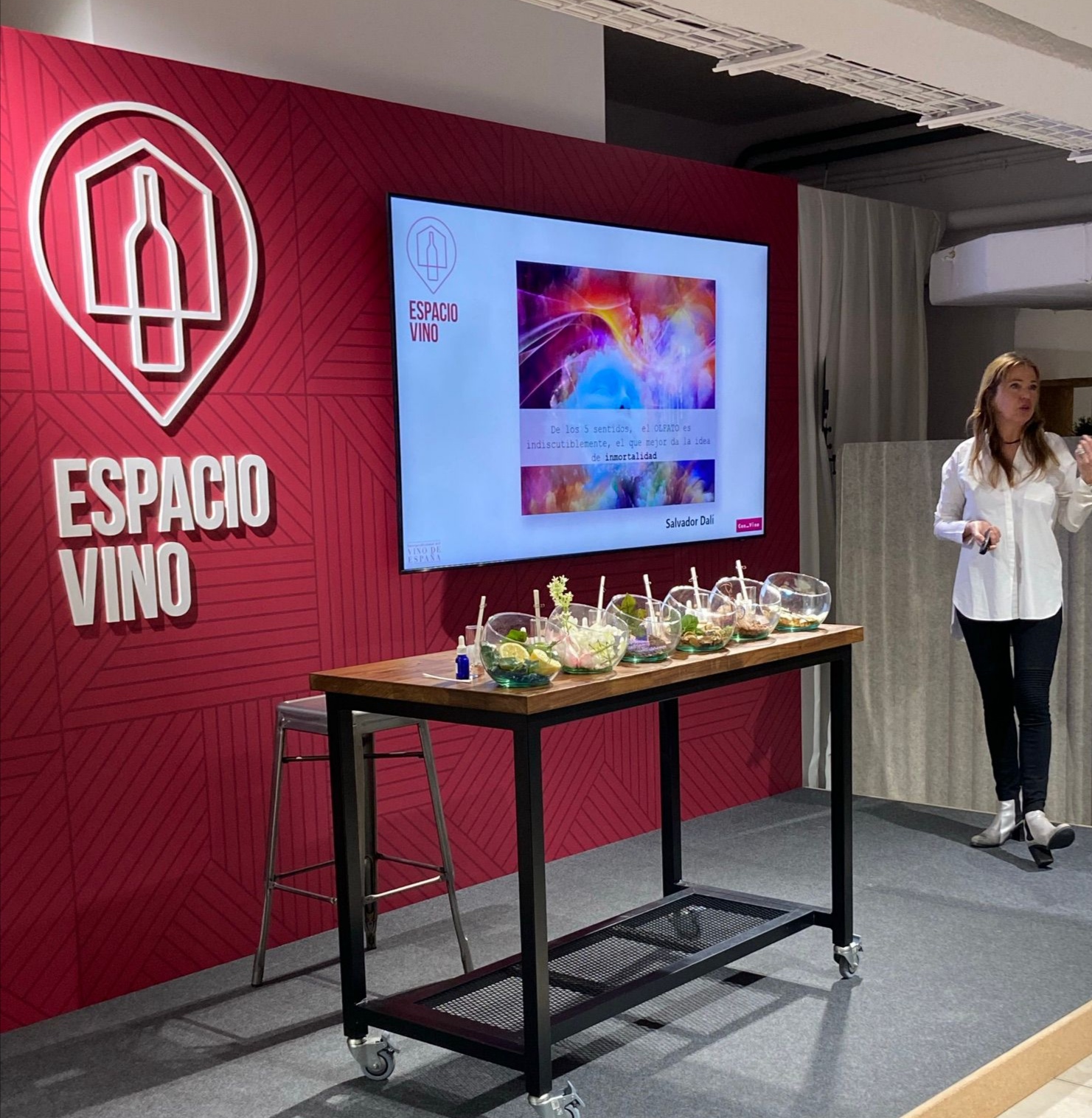 Taller Vino y Perfumes en Espacio Vino