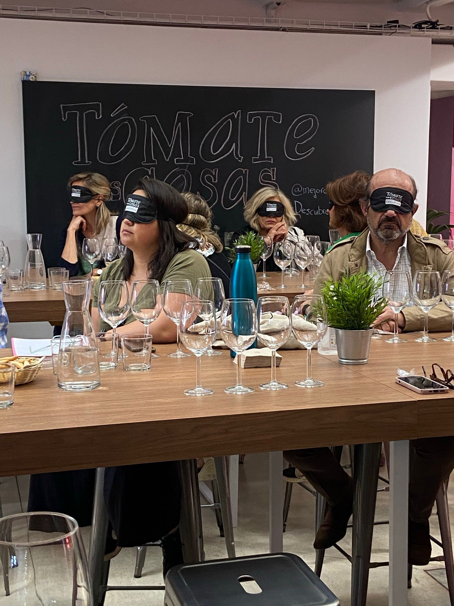 Taller Vino y Perfumes: Dos Mundos, Un Solo Sentido. (Raquel Navarro y Vicky Villareal)