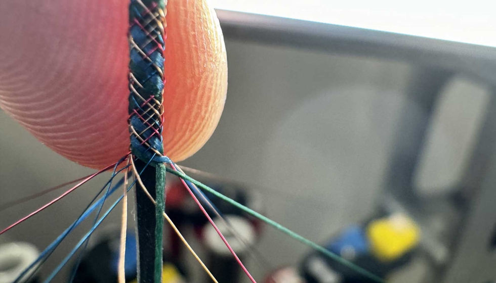 Fibra computacional mediante trenzado de hilos met�licos y textiles...