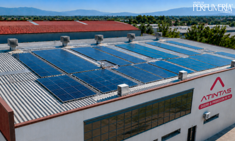 Foto de Atintas evita m�s de 150 toneladas de CO₂ al a�o fabricando PLV con energ�a solar
