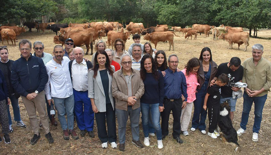 Foto de familia de la presentaci�n del nuevo sistema de vallado virtual