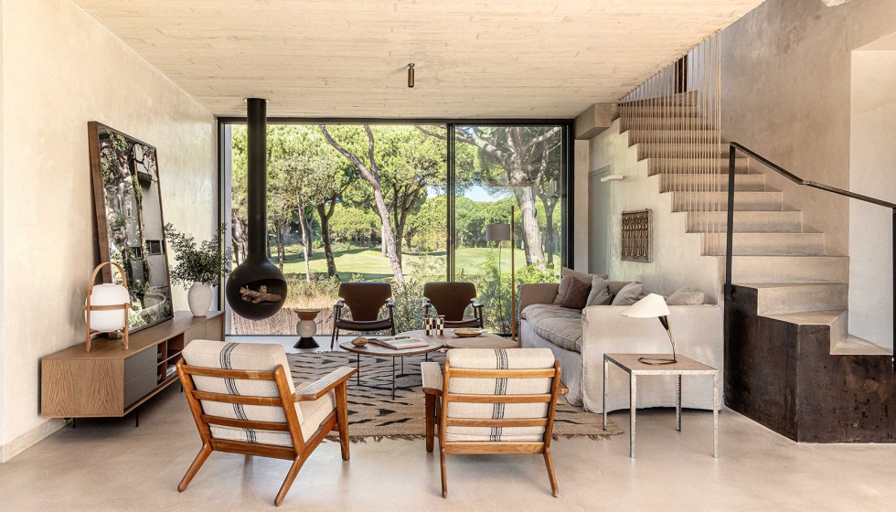 El sal�n est� revestido �ntegramente con el sistema Mortex de Beal International en esta residencia sensorial. Foto: Bel�n Imaz...