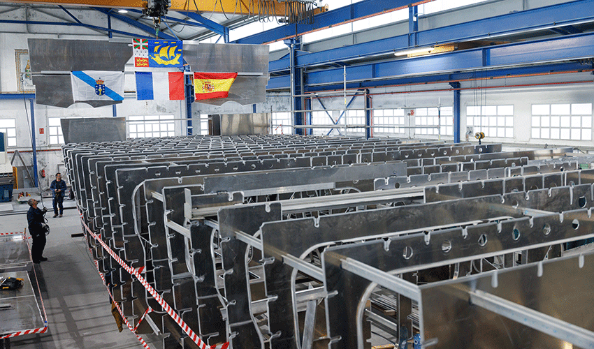 El catamar�n �Janot� avanza en su proceso de construcci�n en las instalaciones de AISTER en Moa�a