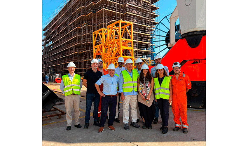 Ignacio Gal�n, durante su visita a las instalaciones de Astilleros R�a de Vigo para conocer el proyecto del nuevo buque el�ctrico de Bibby Marine...