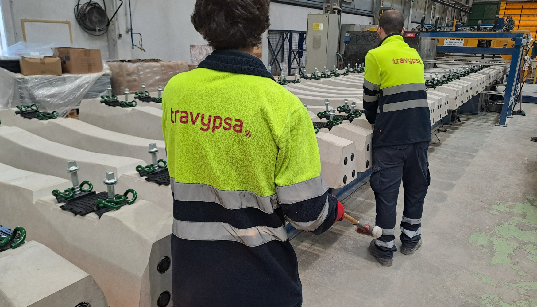 La compa��a participar� en actuaciones de renovaci�n de la L�nea de Alta Velocidad Madrid-Barcelona y de la red convencional destinadas a modernizar...