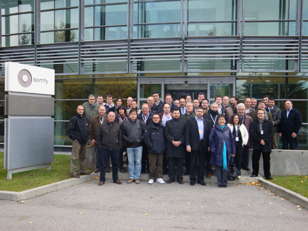 Foto de grupo de una reunin con los principales distribuidores de Somfy en la sede de la compaa en Cluses (Francia)