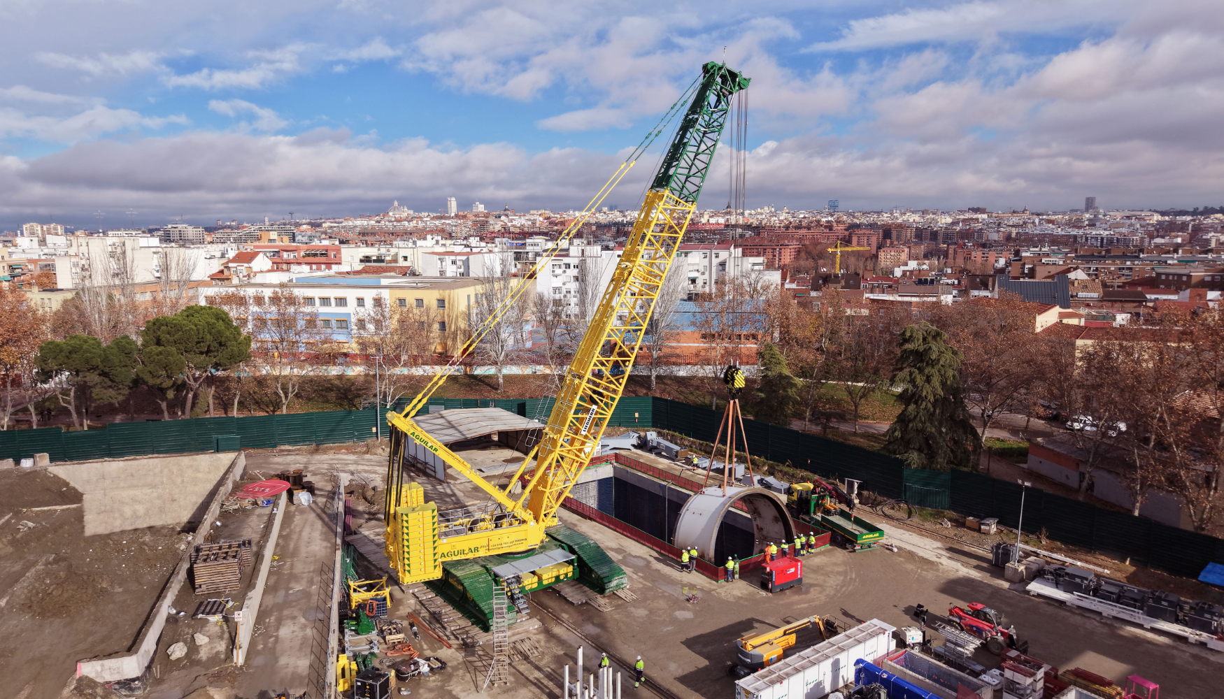 Nueva gr�a Liebherr LR 1800-1.0 de Gr�as Aguilar durante los trabajos de ensamblaje de la tuneladora 'Mayrit' en Madrid