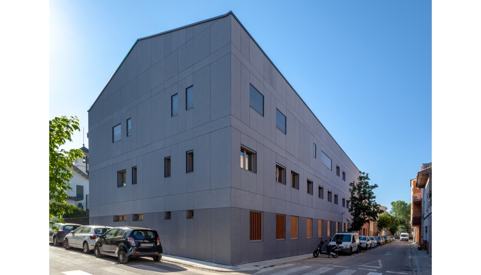 El proyecto forma parte de REN+HOMES y el sistema est� formado por paneles estructurales 2D autoportantes para paredes y forjados...