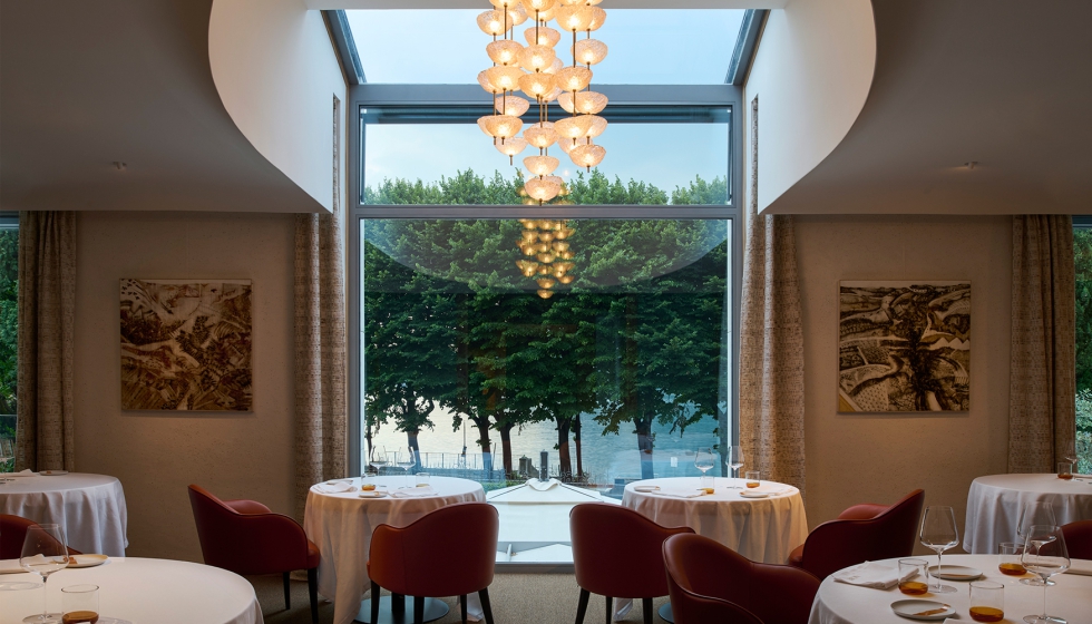 El restaurante Ni�be es una antigua villa que cuenta con una superficie de 430 metros cuadrados...