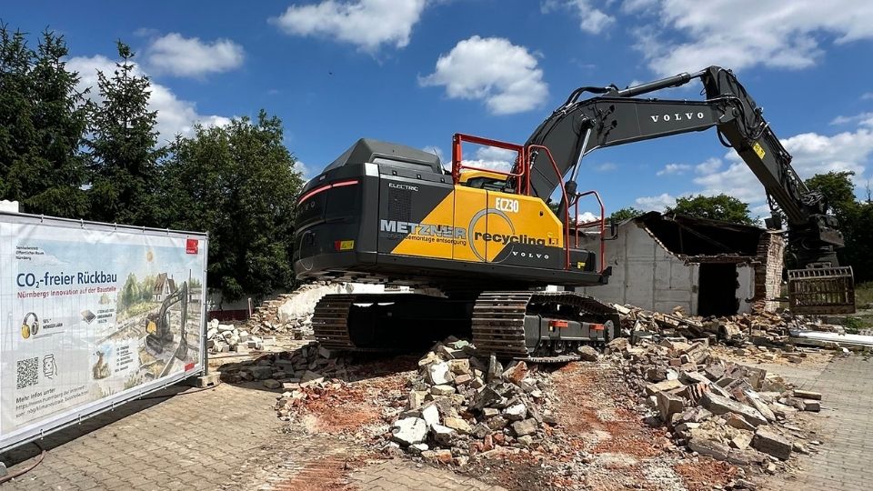 Escavadora el�trica EC230