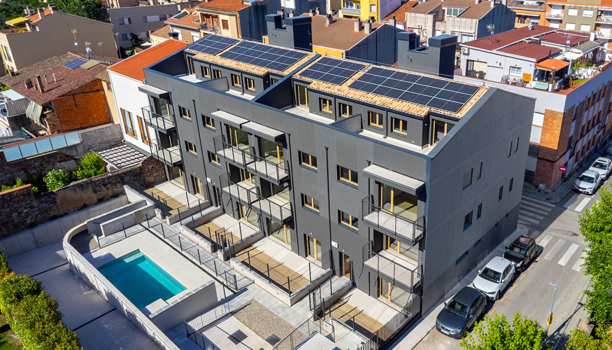 La Termal, en La Garriga (Barcelona), un edificio de viviendas Passivhaus, con ventanas Elegant ThermoFibra de Deceuninck...