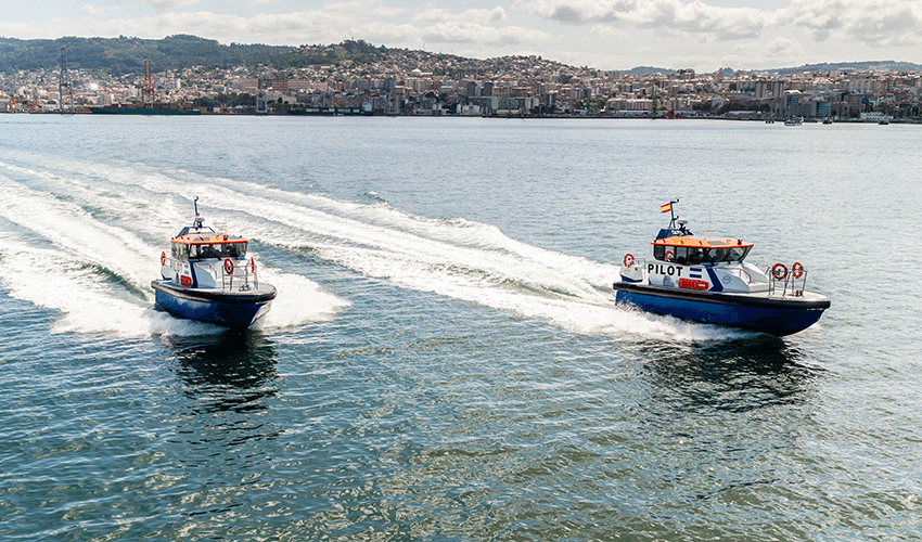 Las embarcaciones 'San Lorenzo' y 'Merend�n', de aproximadamente 12 metros de eslora...