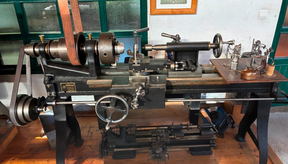 Torno paralelo del a�o 1925 fabricado por Jos� Retenaga. Expuesto en el museo m�quina-herramienta