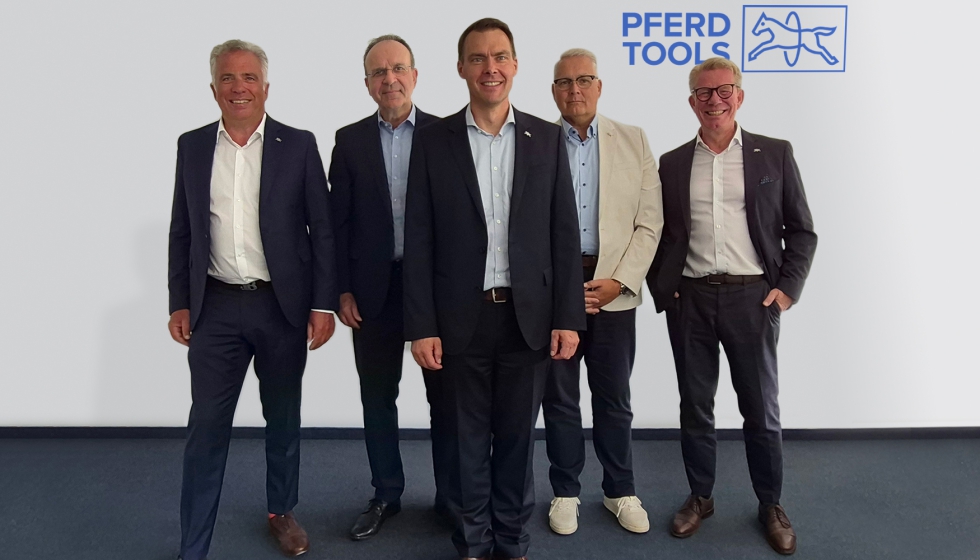 Armin K�per, en el centro, futuro director de operaciones de PFERD Tools, junto a (de izquierda a derecha) J�rn Bielenberg (CEO)...