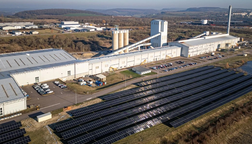 Instalaci�n fotovoltaica de la planta de AGC en Seignbouse, Francia