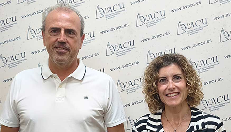 Fernando M�ner, presidente de Avacu, y Mercedes G�mez, directora de la Asociaci�n de Latas de Bebidas...