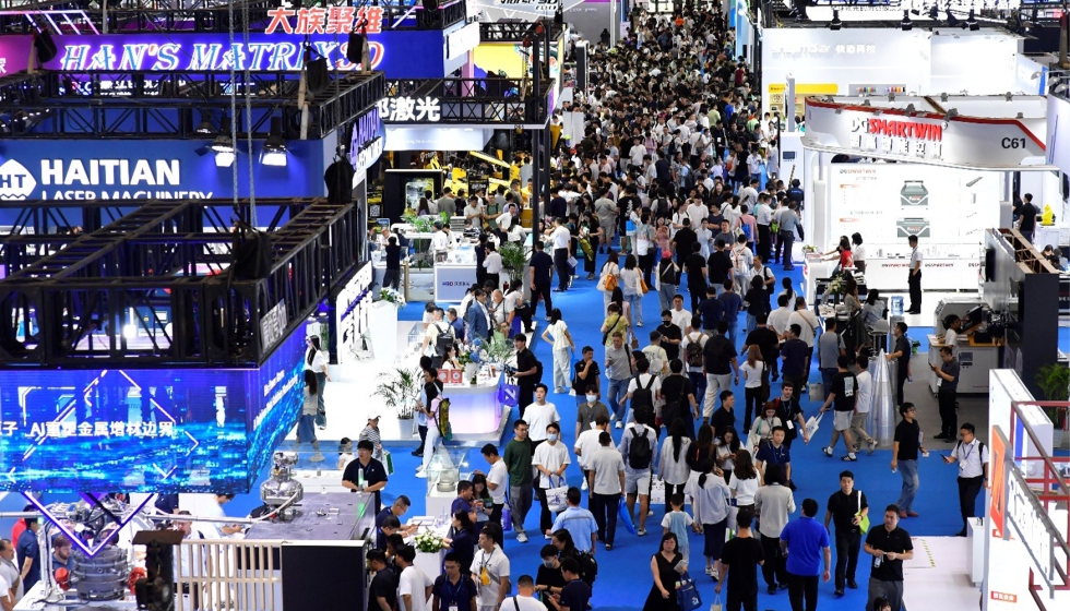 Multitud de visitantes se dan cita en el pabell�n 15 del Centro Mundial de Exposiciones y Convenciones de Shenzhen con motivo de Formnext Asia...