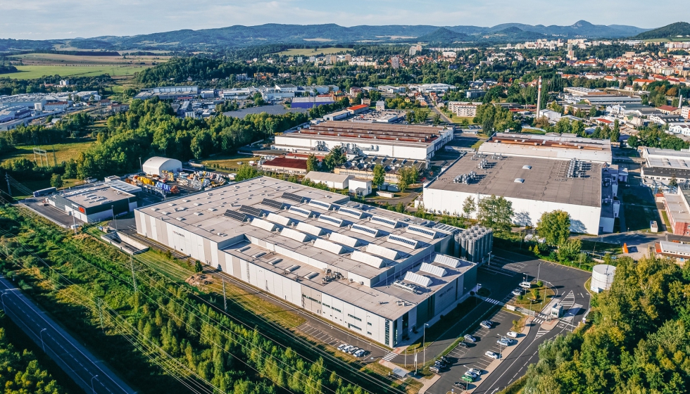 En la planta de Poly de Cesk� L�pa, Clarios apuesta por una iluminaci�n industrial moderna