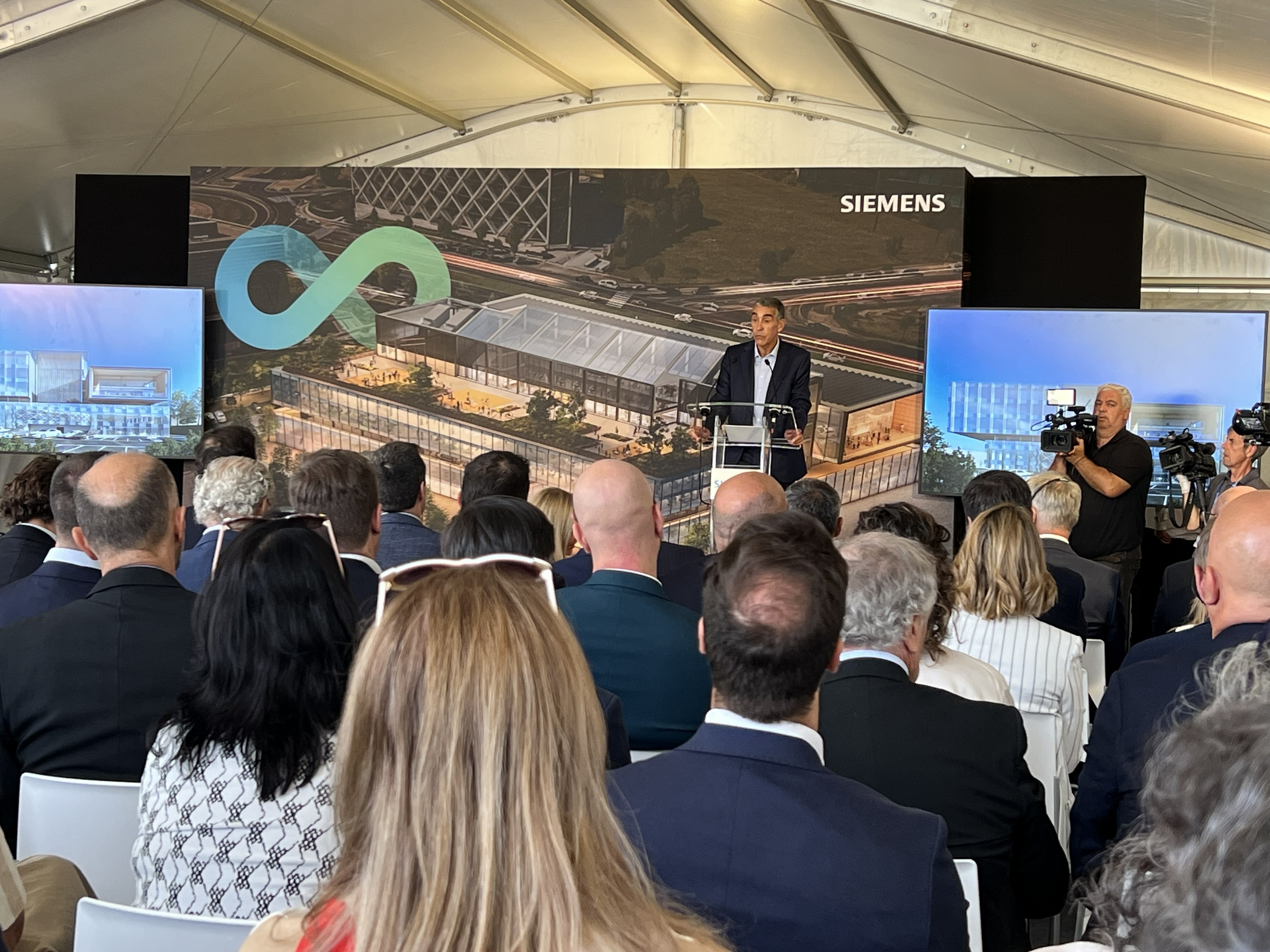 El presidente y CEO de Siemens Espa�a, Fernando Silva, remarc� la relaci�n entre la multinacional alemana y la ciudad de Madrid...