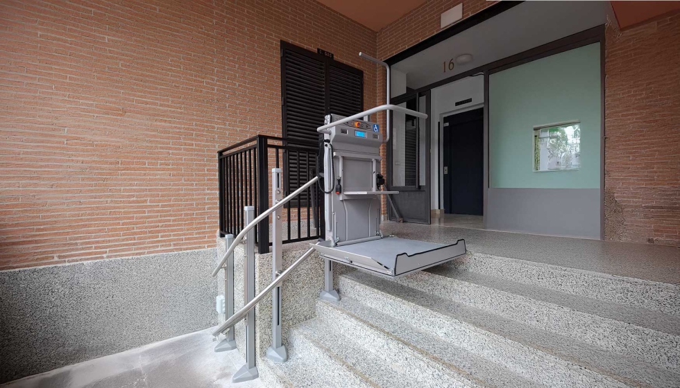 F�nix ampl�a las posibilidades de instalaci�n a escaleras curvas y recorridos con cambios de pendiente