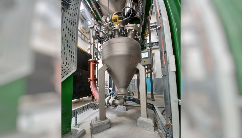 Sistema de manejo y dosificaci�n de s�lidos a granel con control de proceso integrado en una planta industrial