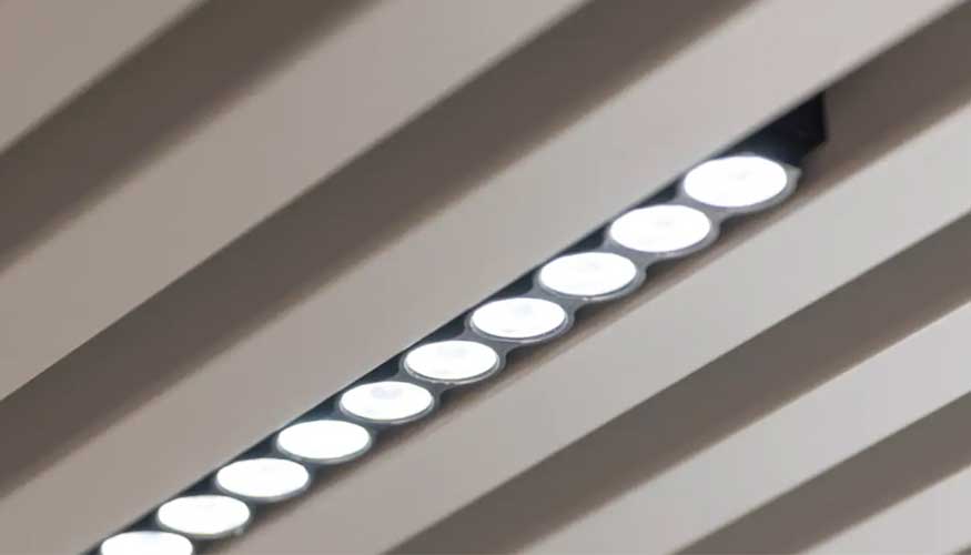 La integracion de soluciones lum�nicas y ac�sticas permite dise�ar nuevos productos arquitect�nicos para Zumtobel e Impact Acoustic...