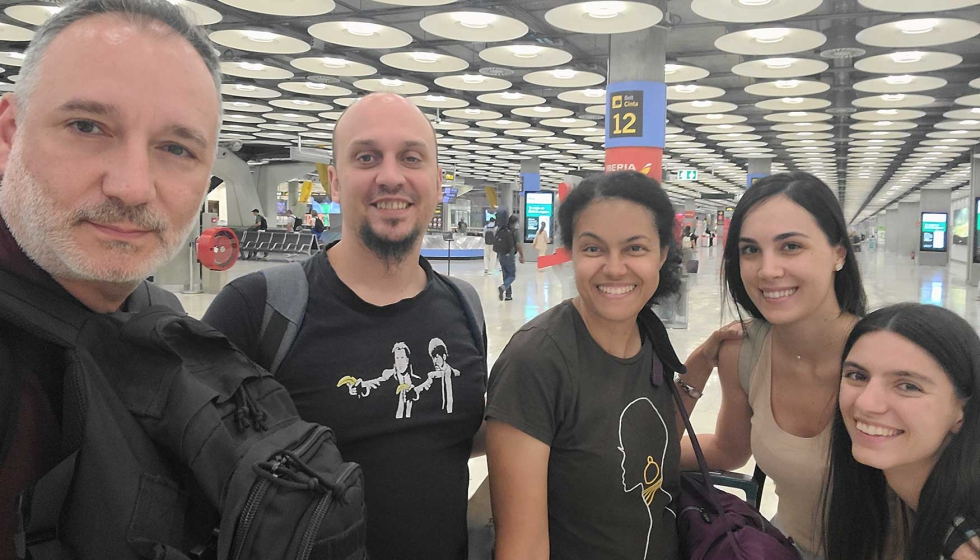 El equipo de la investigaci�n durante uno de sus viajes al sincrotr�n ESRF de Grenoble