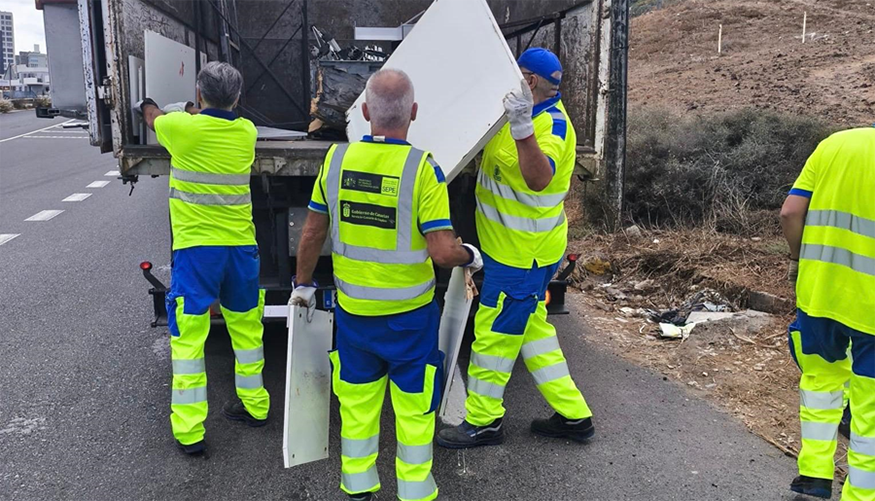Adem�s de la retirada de residuos, las actuaciones realizadas durante los primeros tres meses permitieron lavar 381 papeleras y 203 contenedores...