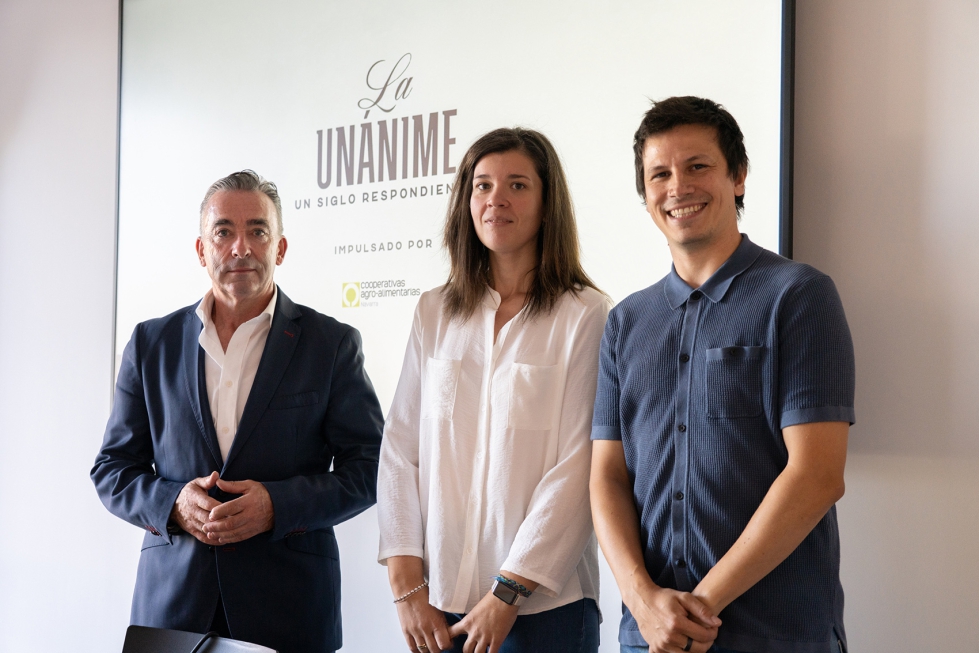 De izquierda a derecha: Miguel Bujanda, Esther Burgui y Augusto Cressatti