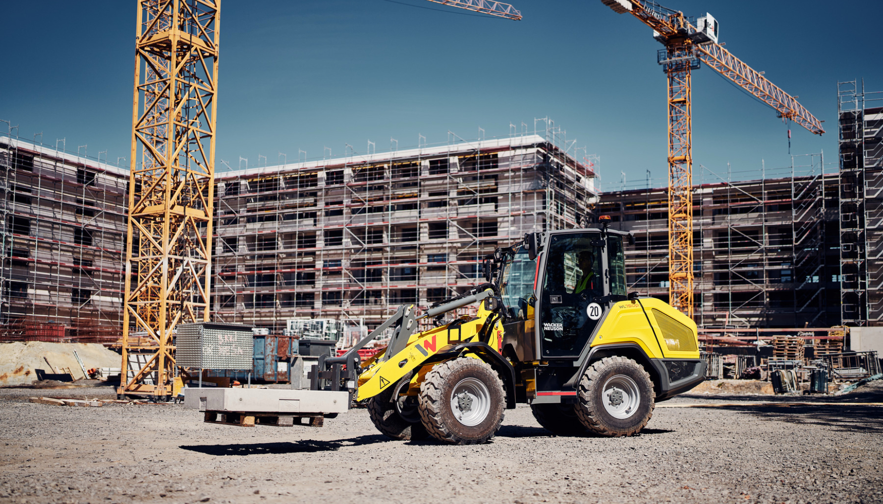 La nueva Wacker Neuson WL750p combina fuerza de empuje, maniobrabilidad y un alto nivel de comodidad para el conductor...
