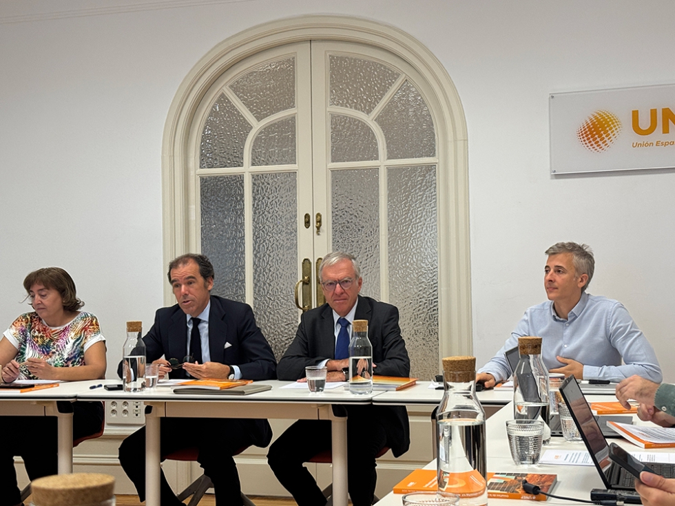 En la presentaci�n del Informe 2025 participaron Maria �ngele Tobarra, investigadora de la Universidad de Castilla-La Mancha; Rafael Benjumea...
